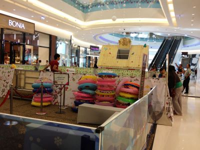 Decorate the ice rink at Crescent Mall